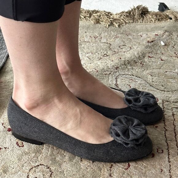 Manolo Blahnik gray wool flats. - Picture 2 of 7